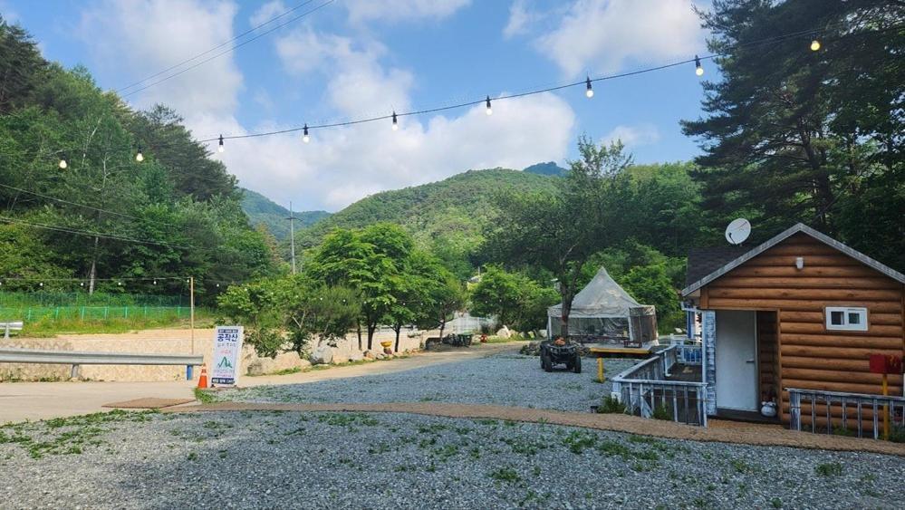 Hongcheon Gongjaksan Recreational Forest Pension エクステリア 写真