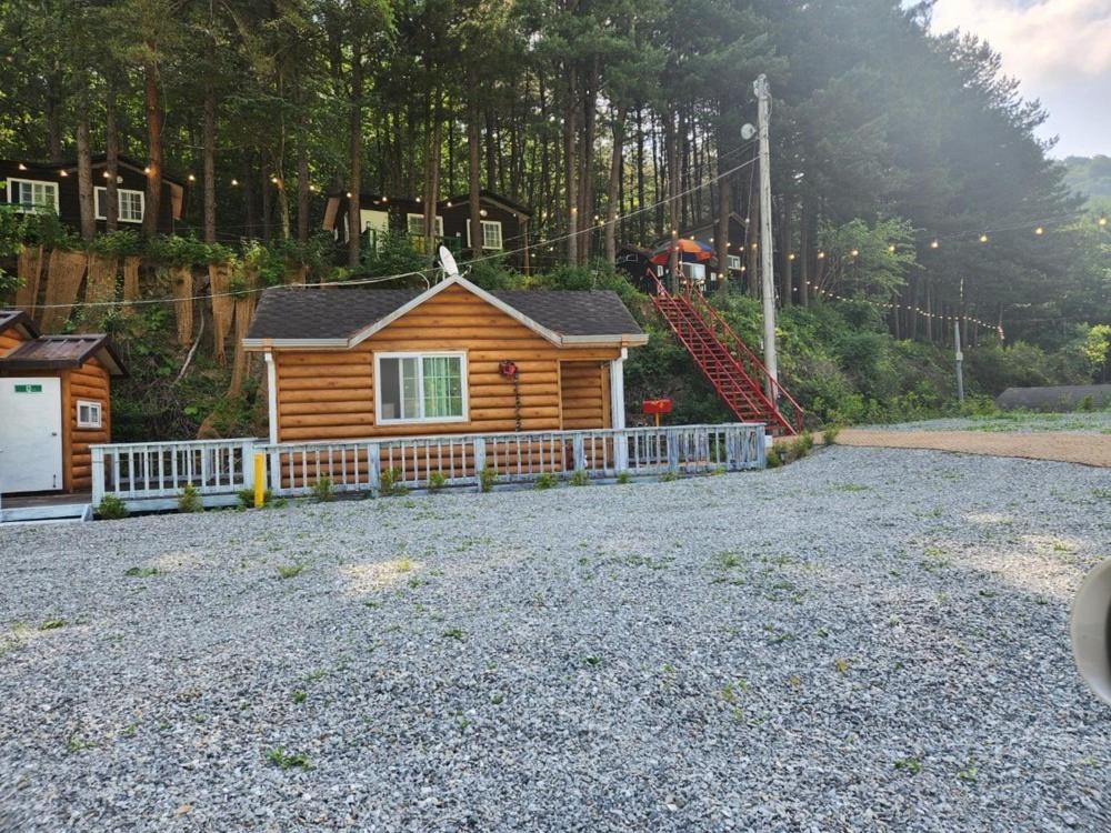 Hongcheon Gongjaksan Recreational Forest Pension エクステリア 写真