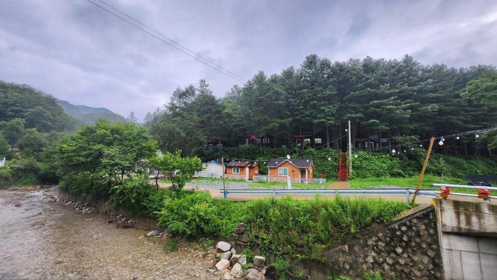 Hongcheon Gongjaksan Recreational Forest Pension エクステリア 写真